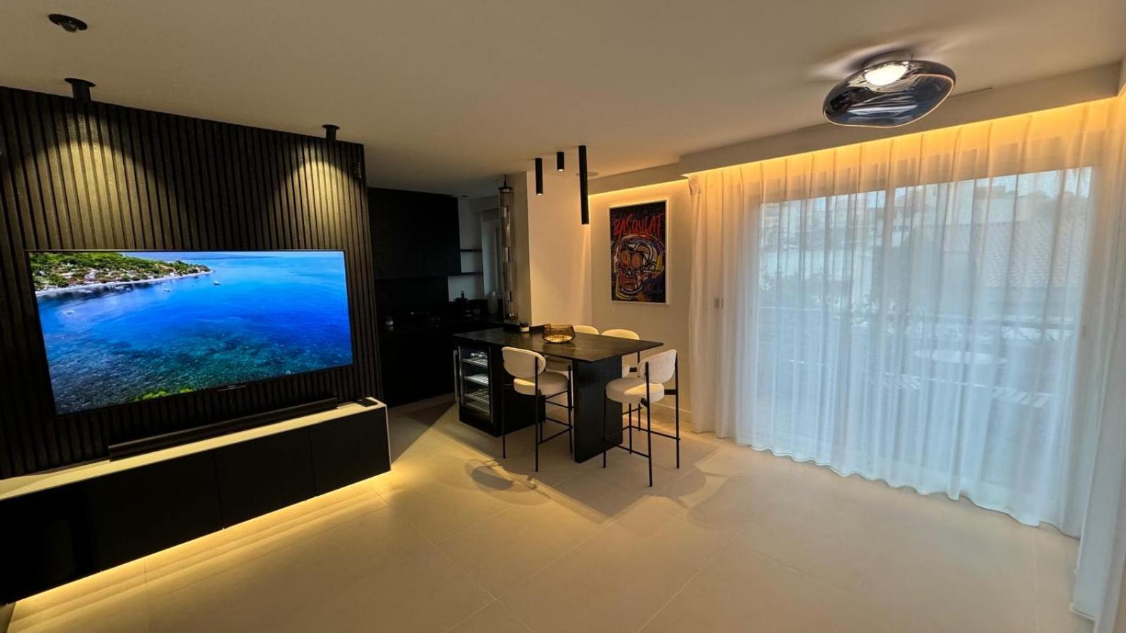 Appartement Luxueux Plein Centre De Cavalaire A 2Mn De La Plage Bagian luar foto