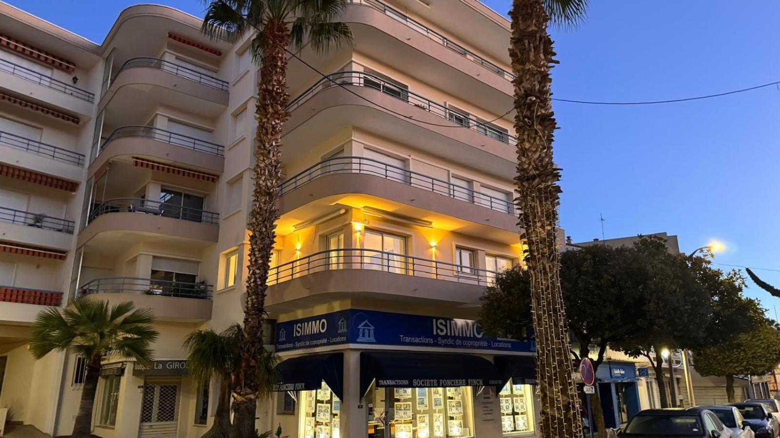 Appartement Luxueux Plein Centre De Cavalaire A 2Mn De La Plage Bagian luar foto